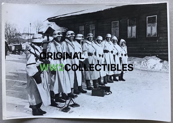 SS legionnaires in the snow - Image 8