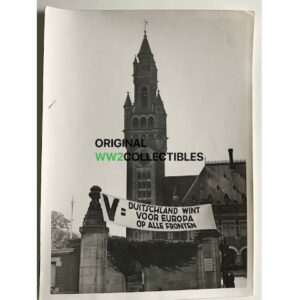 Vredespaleis, V Action