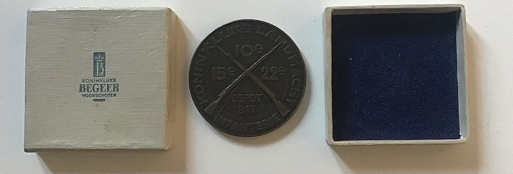 Commemorative Medal May 1940 - Image 4