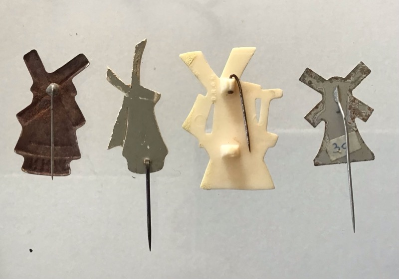 Set of 4 Winterhulp Pins - Image 2