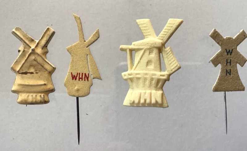 Set of 4 Winterhulp Pins - Image 3