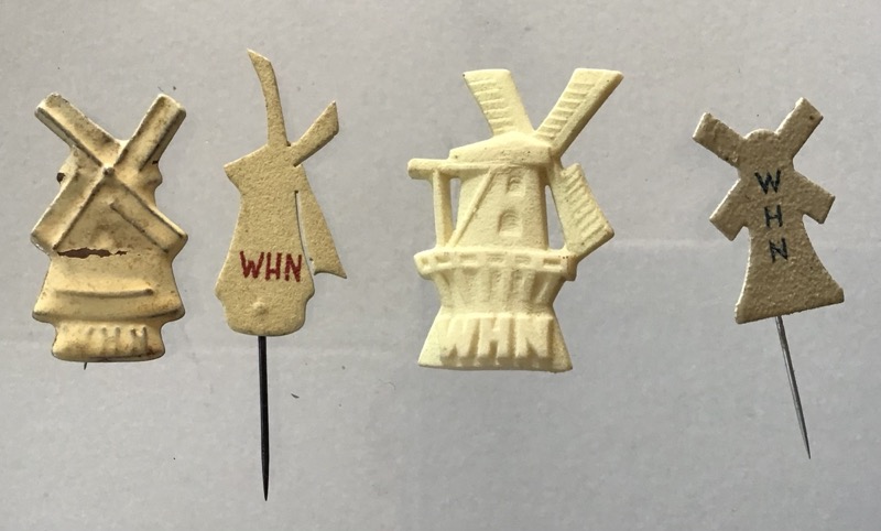 Set of 4 Winterhulp Pins - Image 4